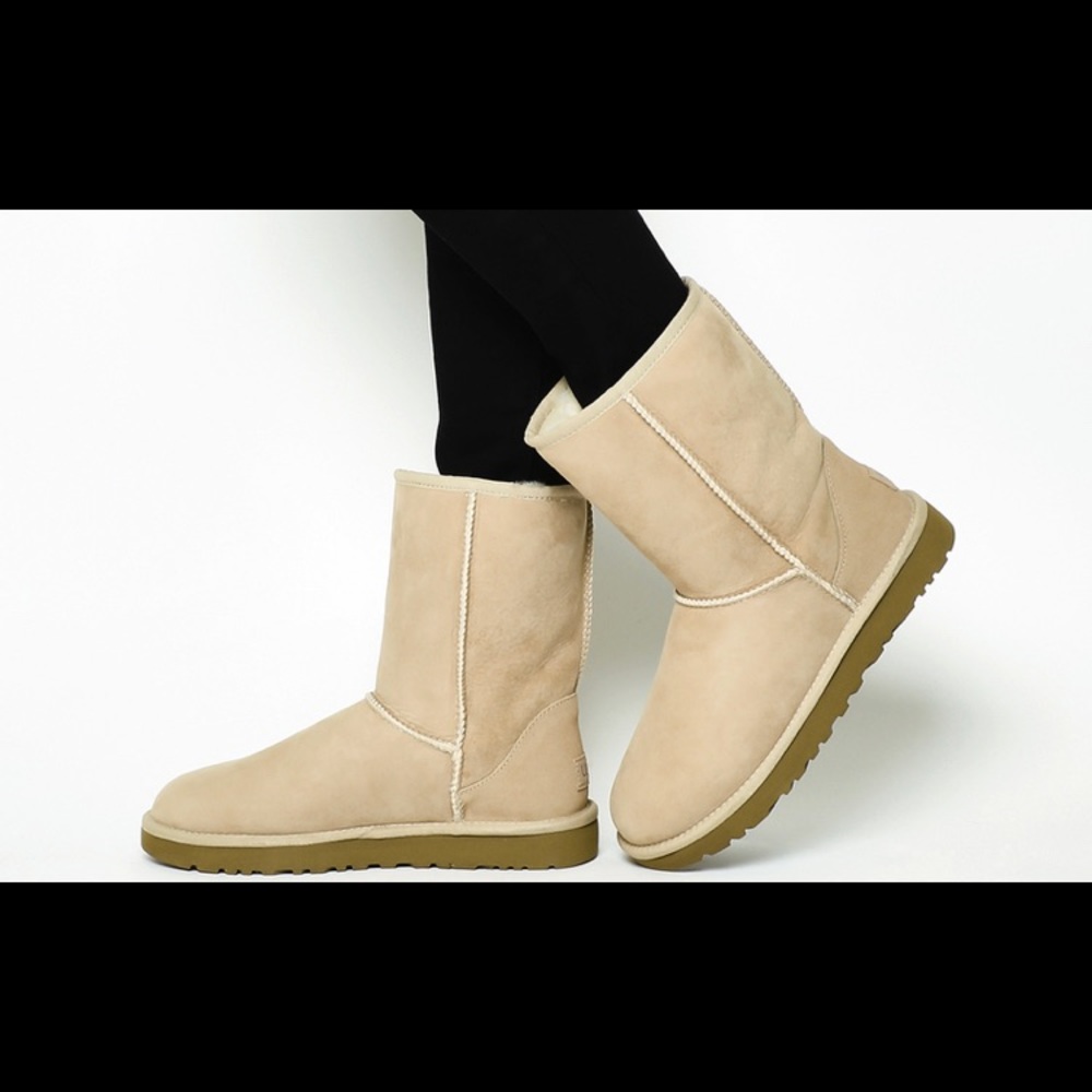 Short sand UGG boot